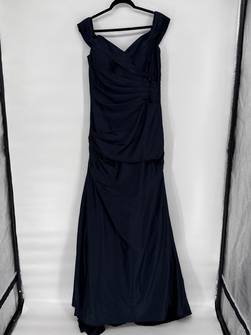 LA FEMME Size 8 Navy Blue Off the Shoulder Ruched Satin Trumpet Gown Dress - Picture 3 of 14